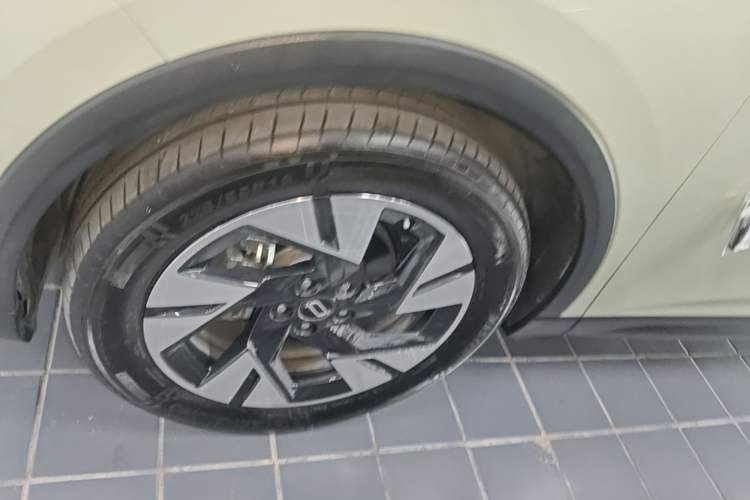 Used Bestune Yueyi 07 2025 210km Leisure Edition Left Front Wheel Hub