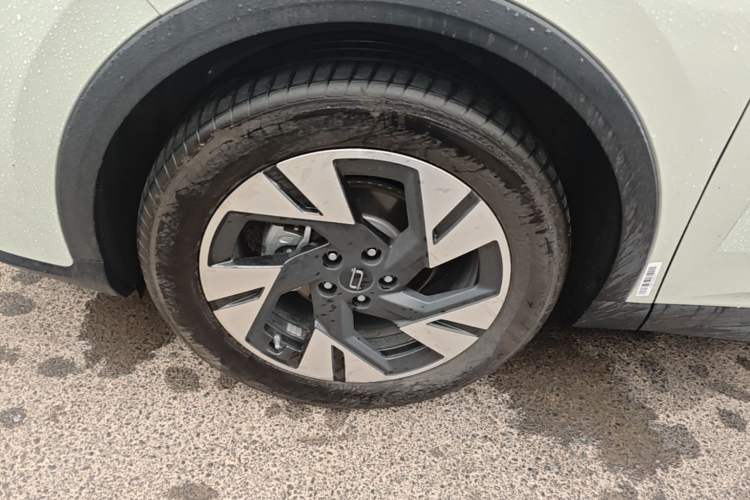 Used Bestune Yueyi 07 2025 210km Leisure Edition Left Front Wheel Hub