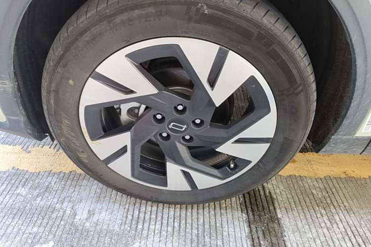 Used Bestune Yueyi 07 2025 210km Leisure Edition Left Front Wheel Hub