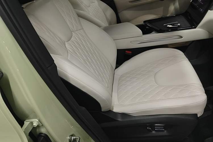 Used Bestune Yueyi 07 2025 210km Leisure Edition Right Front Seat