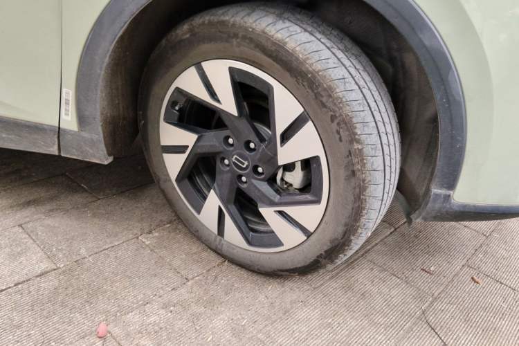 Used Bestune Yueyi 07 2025 150km Heartfelt Edition Right Front Wheel Hub