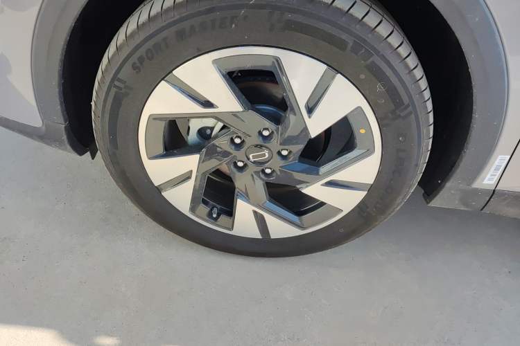 Used Bestune Yueyi 07 2025 210km Joyful Edition Left Front Wheel Hub