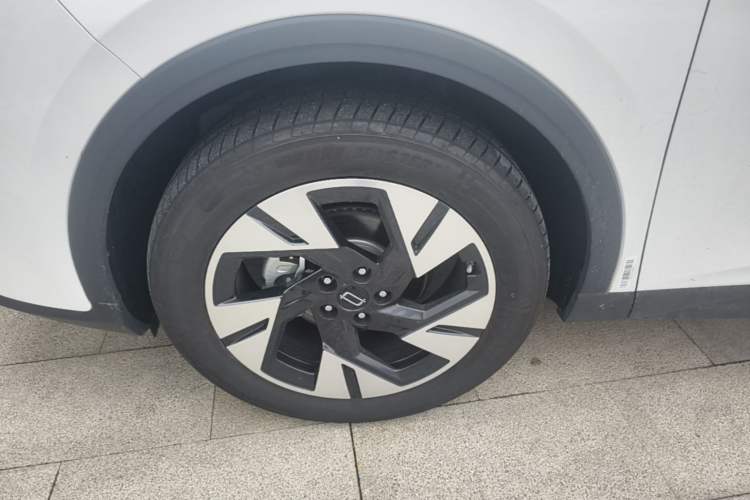 Used Bestune Yueyi 07 2025 210km Leisure Edition Left Front Wheel Hub