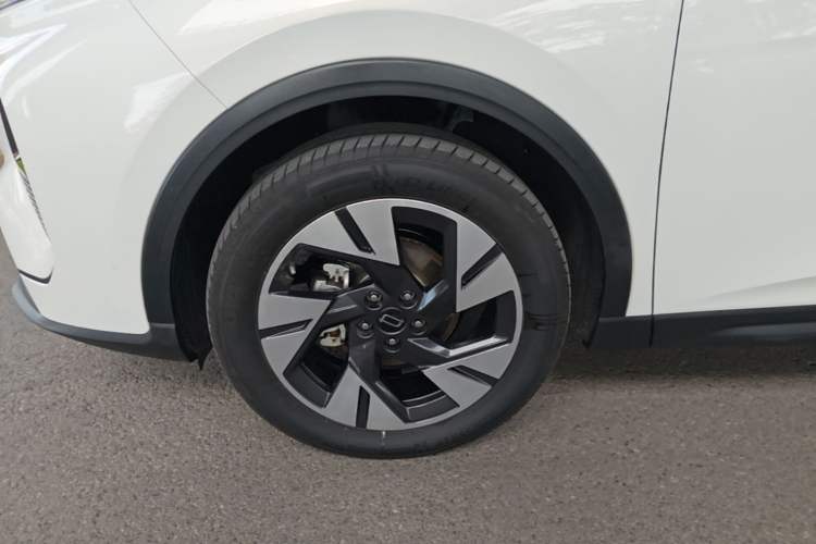 Used Bestune Yueyi 07 2025 210km Leisure Edition Left Front Wheel Hub