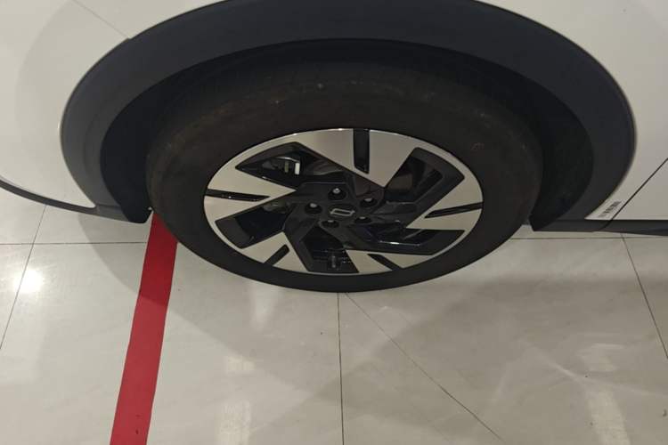 Used Bestune Yueyi 07 2025 210km Leisure Edition Left Front Wheel Hub