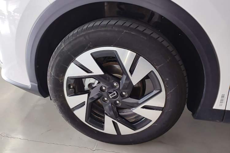 Used Bestune Yueyi 07 2025 210km Leisure Edition Left Front Wheel Hub