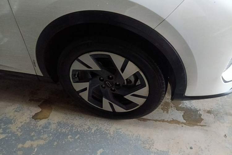 Used Bestune Yueyi 07 2025 210km Leisure Edition Right Front Wheel Hub