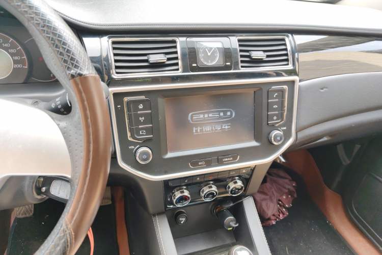Used Bisu M3 2017 1.5L Luxury Model Audio And AC Panel