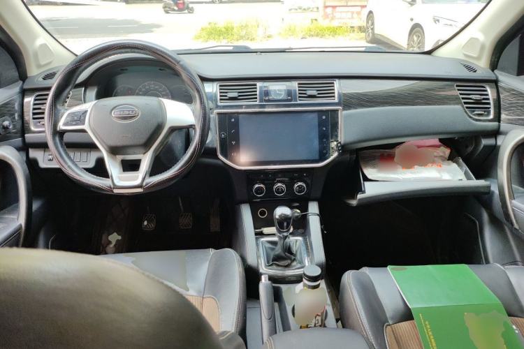 Used Bisu M3 2017 1.5L Luxury Model Center Console