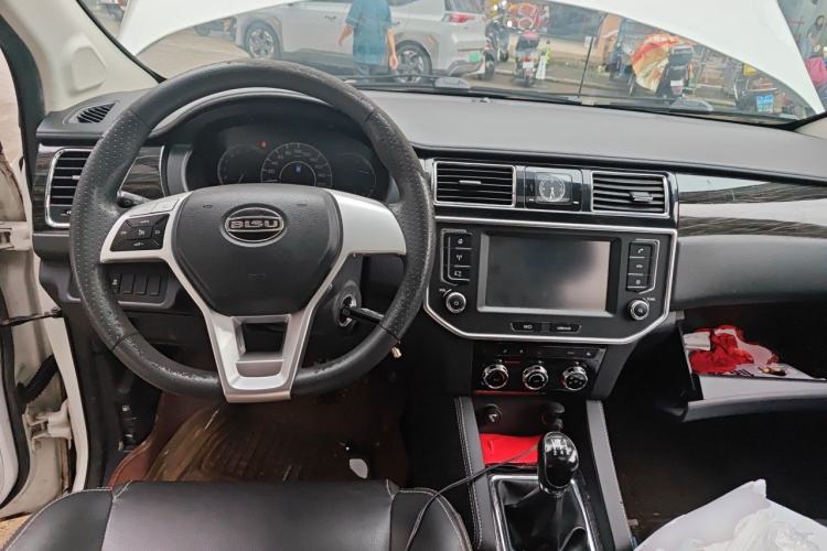 Used Bisu M3 2017 1.5L Luxury Model Center Console