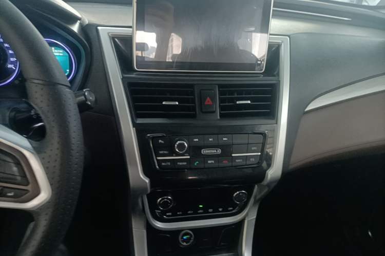 Used Bisu T3 2017 1.3T CVT Luxury Model Audio And AC Panel