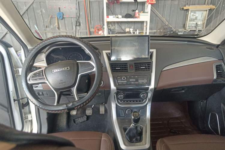 Used Bisu T3 2017 1.3T Manual Luxury Model Center Console