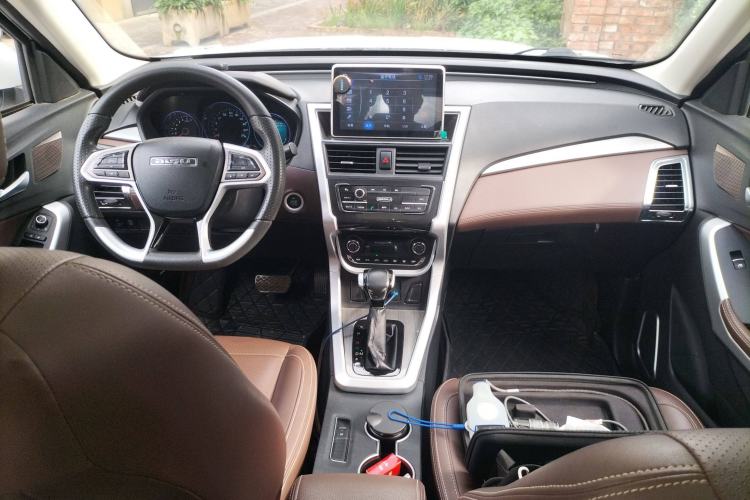 Used Bisu T3 2017 1.3T CVT Luxury Model Center Console