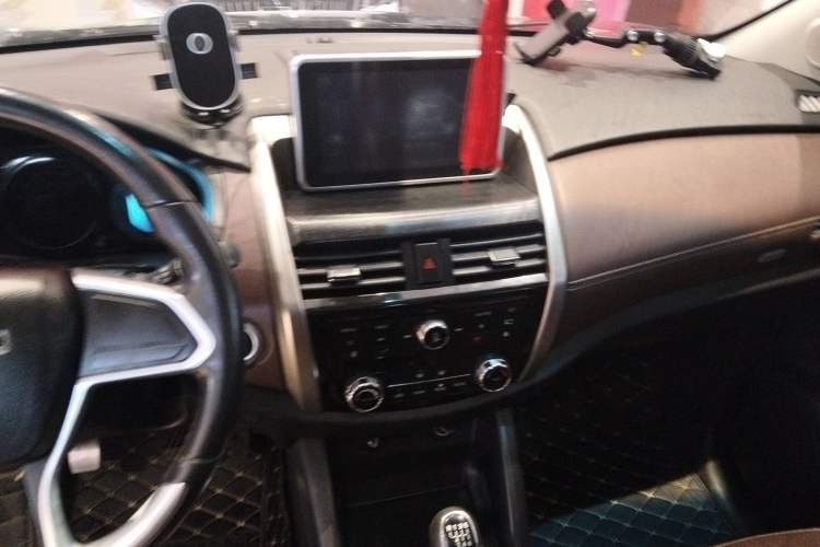 Used Bisu T5 2017 1.5T Manual Luxury Model Audio And AC Panel