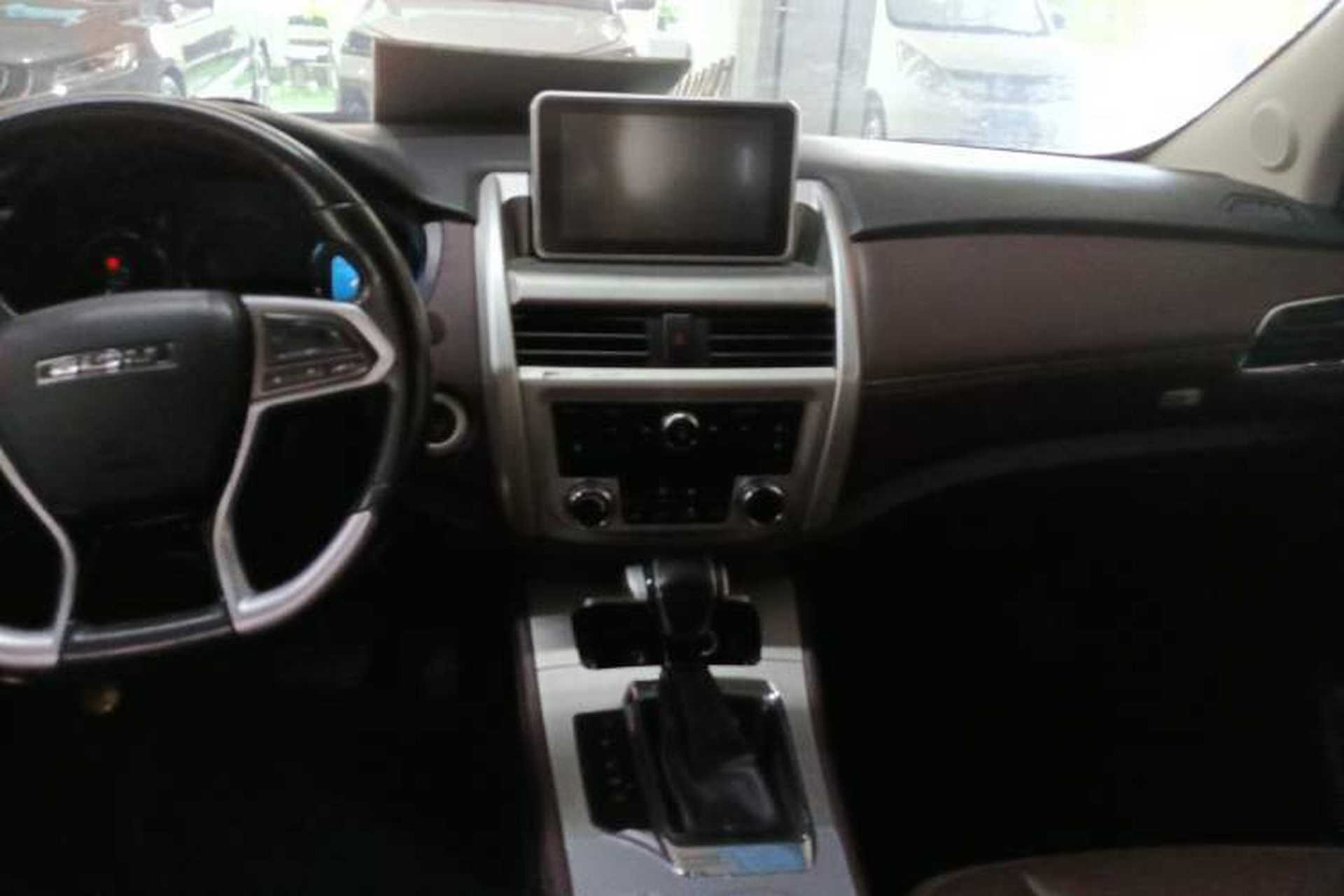 Used Bisu T5 2017 1.5T Automatic Luxury Model Audio And AC Panel