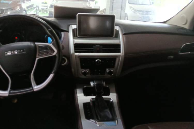 Used Bisu T5 2017 1.5T Automatic Luxury Model Interior 4