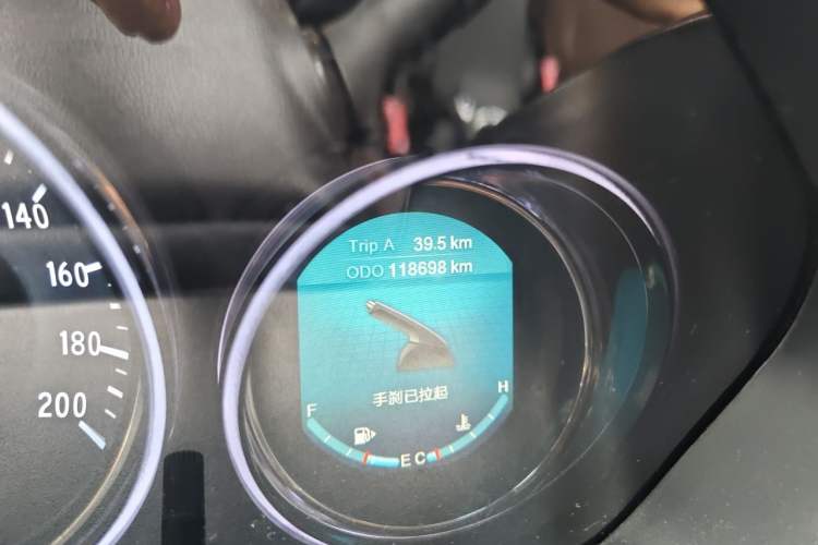 Used Bisu T5 2017 1.5T Manual Comfort Model Odometer Close Up