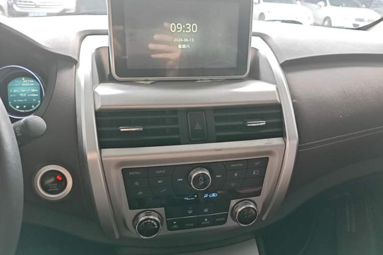 Used Bisu T5 2017 1.5T Automatic Luxury Model Audio And AC Panel