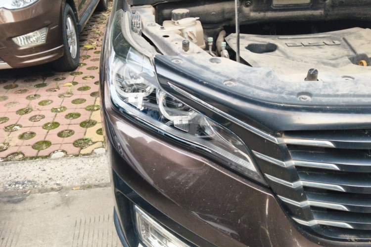 Used Bisu T5 2017 1.5T Automatic Flagship Model Right Front Headlight