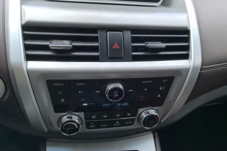 Used Bisu T5 2017 1.5T Automatic Flagship Model Audio And AC Panel