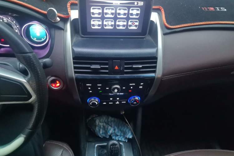 Used Bisu T5 2017 1.5T Manual Comfort Model Audio And AC Panel