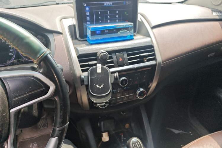 Used Bisu T5 2017 1.5T Manual Luxury Model Audio And AC Panel
