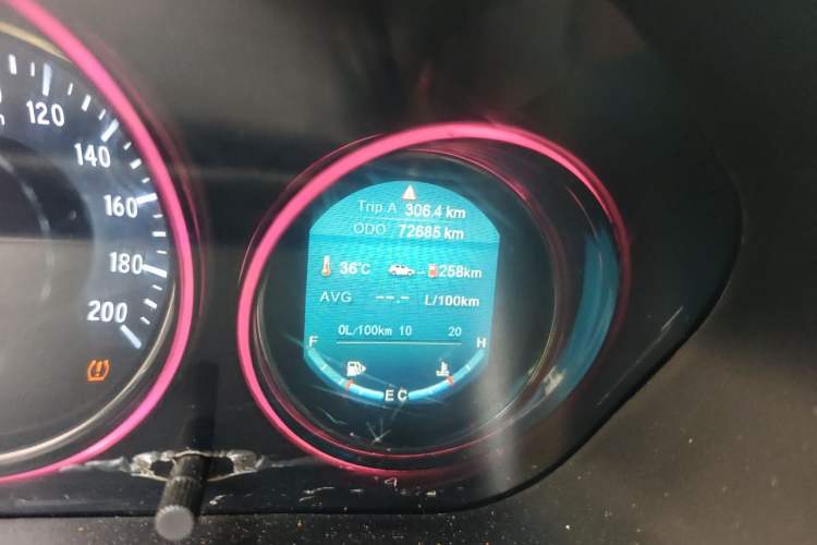 Used Bisu T5 2017 1.5T Manual Luxury Model Odometer Close Up