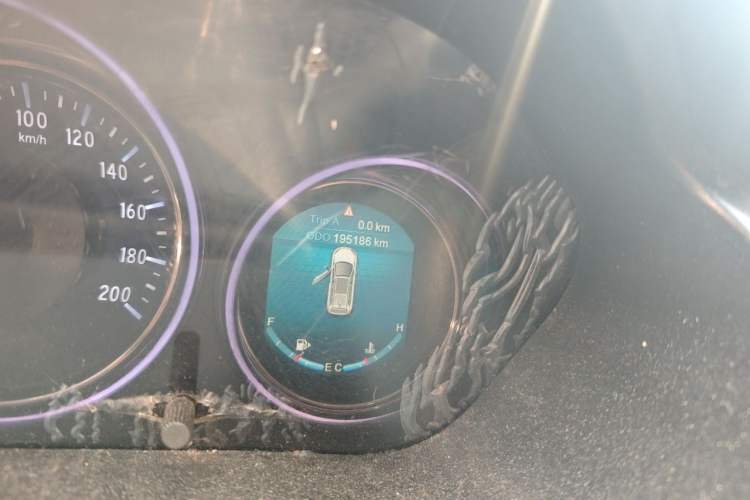 Used Bisu T5 2017 1.5T Manual Luxury Model Odometer Close Up