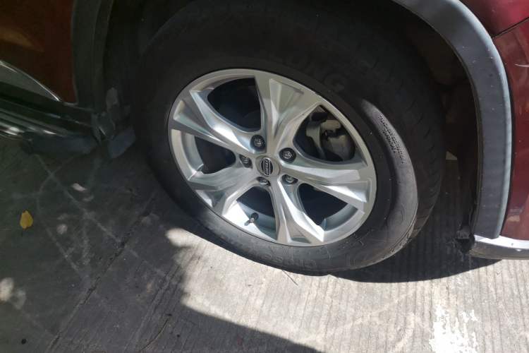 Used Bisu T5 2017 1.5T Manual Luxury Model Right Front Wheel Hub