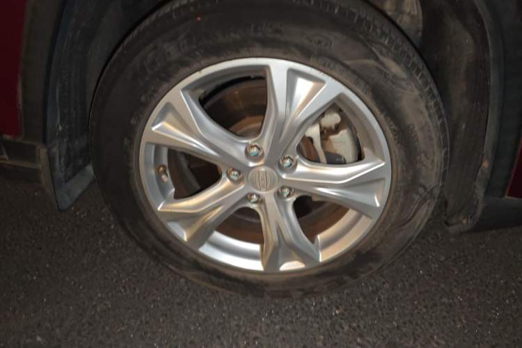 Used Bisu T5 2017 1.5T Manual Luxury Model Right Front Wheel Hub