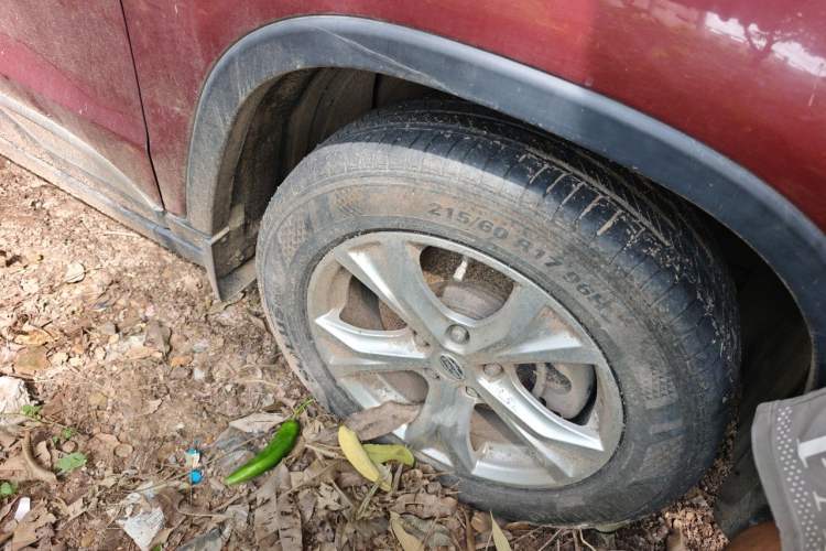 Used Bisu T5 2017 1.5T Manual Luxury Model Right Front Wheel Hub