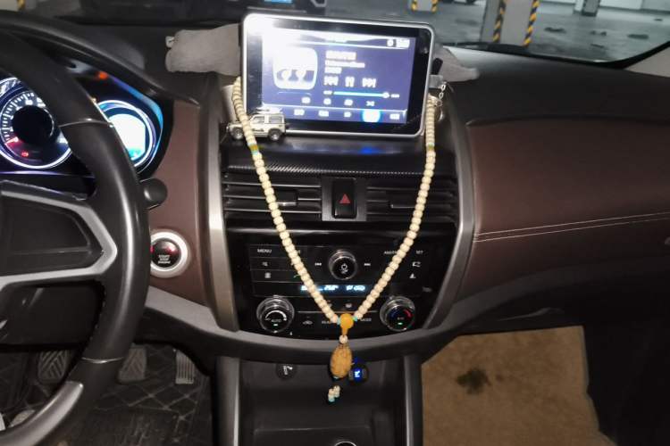 Used Bisu T5 2017 1.5T Manual Luxury Model Audio And AC Panel