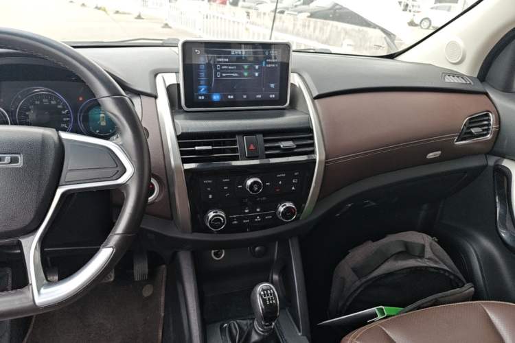 Used Bisu T5 2017 1.5T Manual Luxury Model Audio And AC Panel