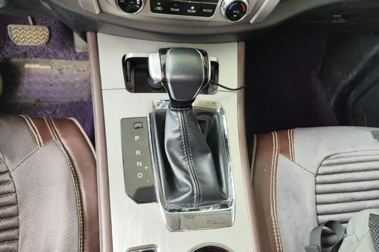 Used Bisu T5 2017 1.5T Automatic Luxury Model Gear Lever