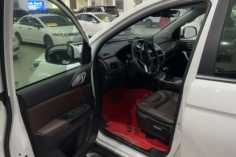 Used Bisu T5 2017 1.5T Automatic Luxury Model Interior 2