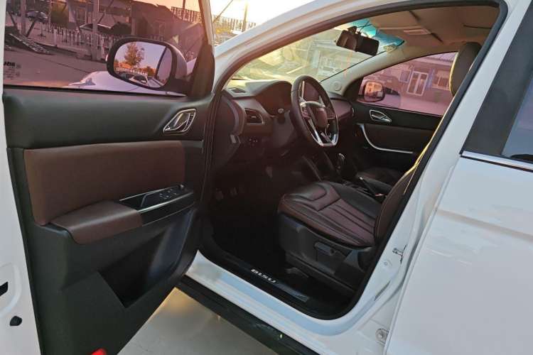 Used Bisu T5 2017 1.5T Manual Comfort Model Interior 2