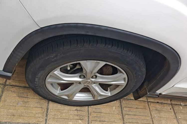 Used Bisu T5 2017 1.5T Manual Luxury Model Left Front Wheel Hub