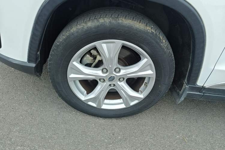 Used Bisu T5 2017 1.5T Manual Luxury Model Left Front Wheel Hub