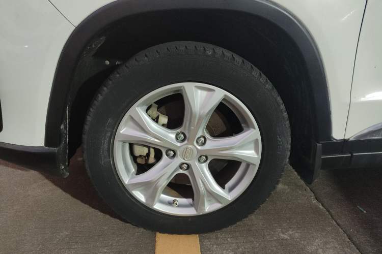 Used Bisu T5 2017 1.5T Manual Luxury Model Left Front Wheel Hub