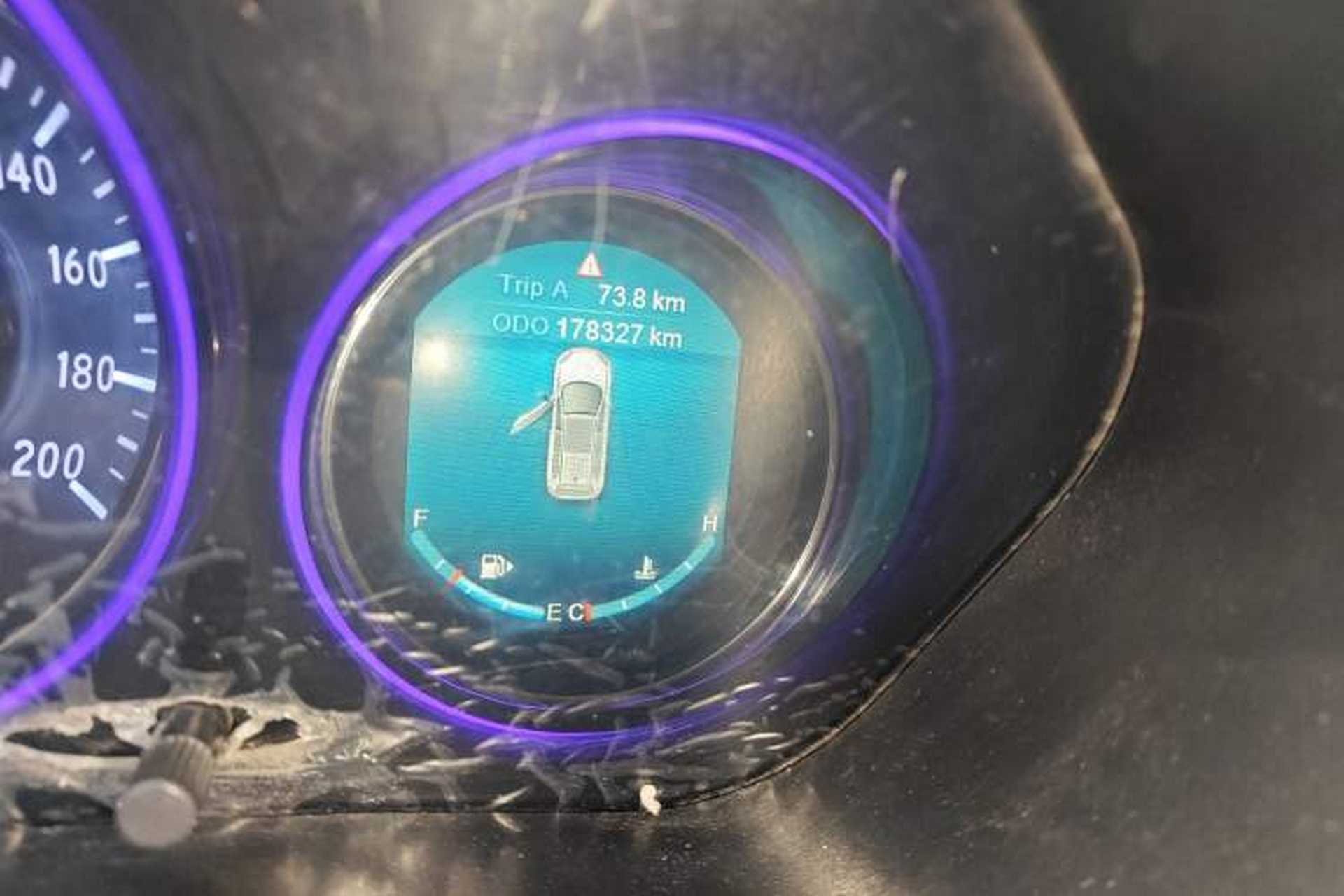 Used Bisu T5 2017 1.5T Manual Luxury Model Odometer Close Up