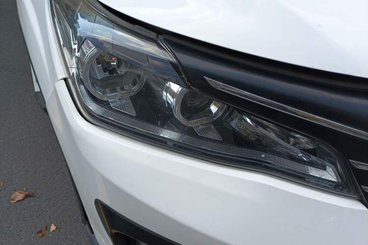 Used Bisu T5 2017 1.5T Manual Luxury Model Right Front Headlight