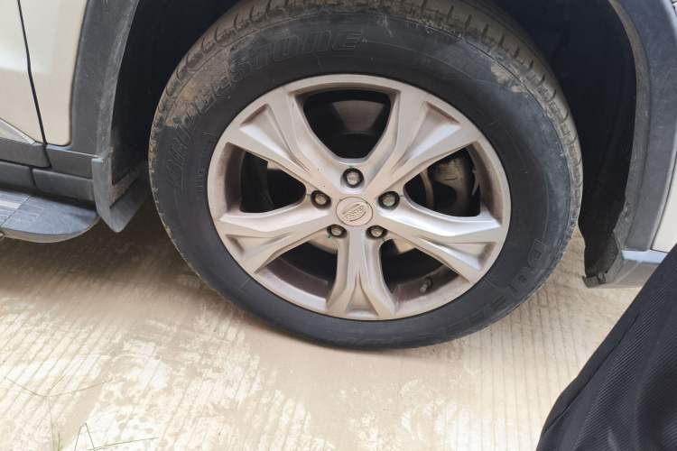 Used Bisu T5 2017 1.5T Manual Luxury Model Right Front Wheel Hub