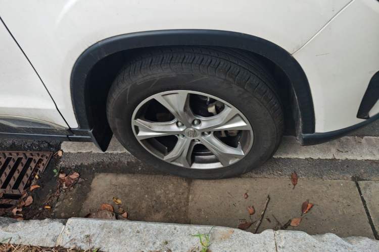 Used Bisu T5 2017 1.5T Manual Luxury Model Right Front Wheel Hub