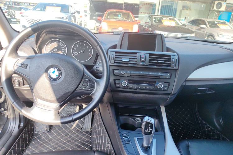 Used BMW 1 Series 2013 Facelifted 118i Leading Edition Interior 3