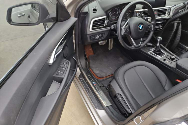 Used BMW 1 Series 2017 118i Fashion Model Interior 3