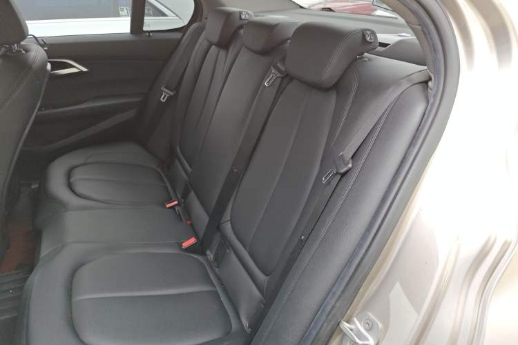 Used BMW 1 Series 2017 118i Fashion Model Interior 4