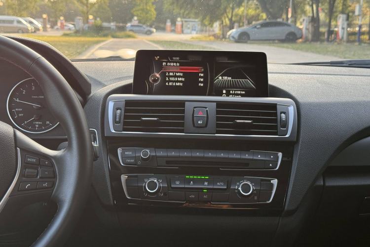 Used BMW 1 Series 2016 118i Leading Model Interior 3