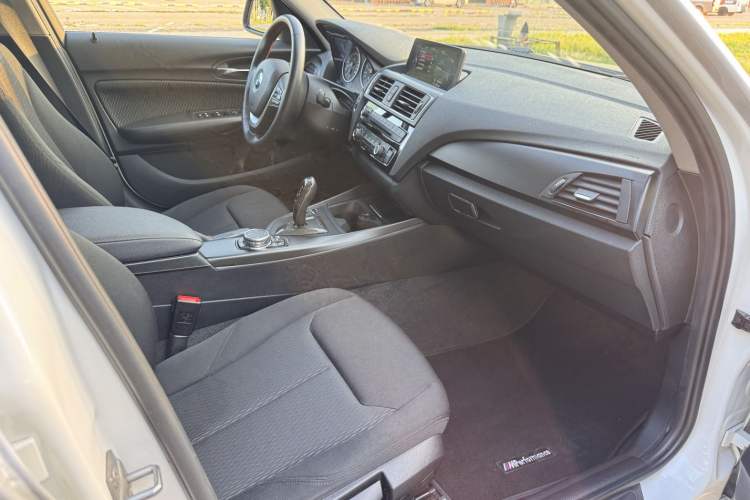 Used BMW 1 Series 2016 118i Leading Model Interior 4