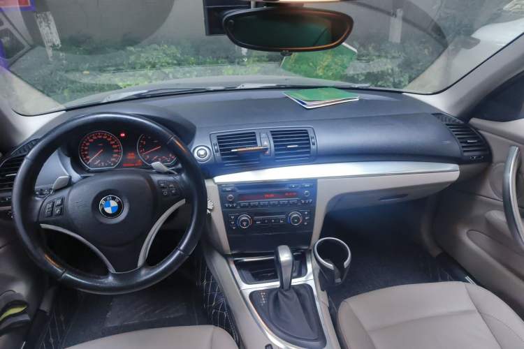Used BMW 1 Series 2008 130i automatic transmission Center Console