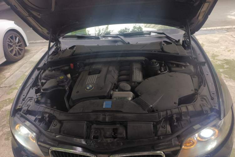 Used BMW 1 Series 2008 130i automatic transmission Engine Bay